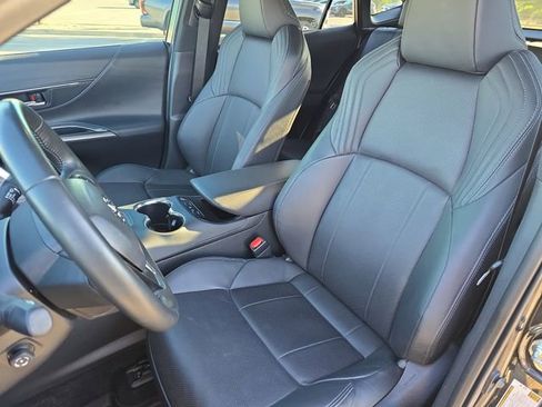 Used 2024 Toyota Venza Limited image 15
