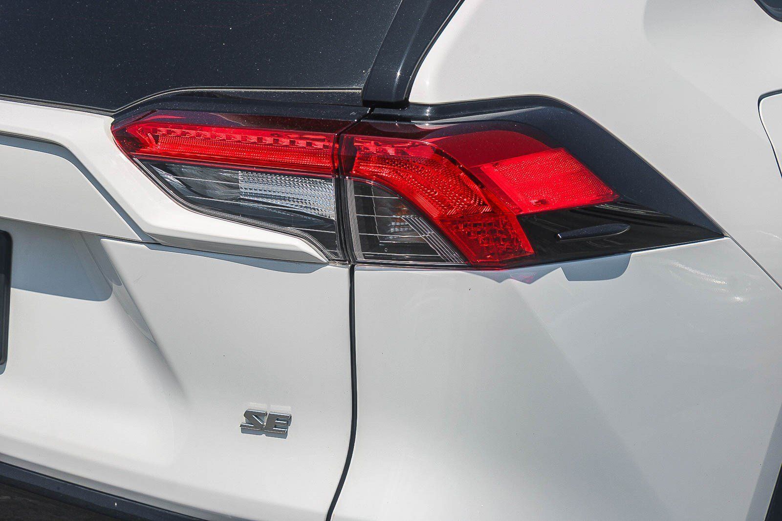 Used 2022 Toyota RAV4 SE w/ Weather & Moonroof Package AWD/4WD image 10