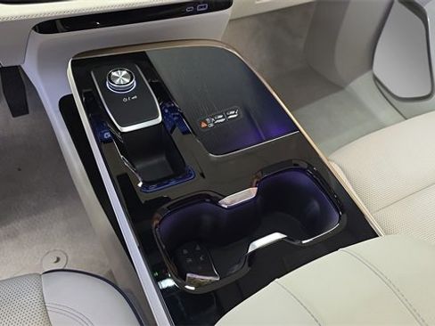 Used 2025 Buick Enclave Avenir image 21