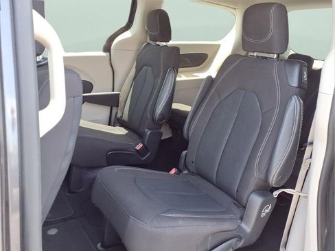 Used 2023 Chrysler Voyager LX FWD image 14