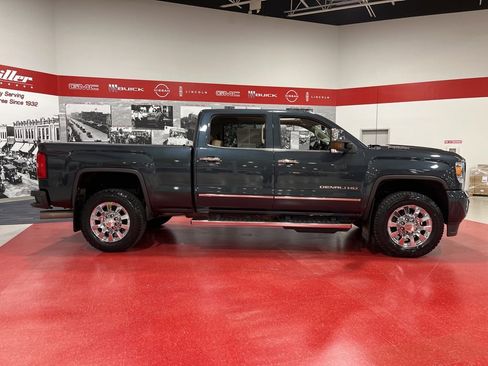 Used 2018 GMC Sierra 2500 Denali w/ Duramax Plus Package image 2