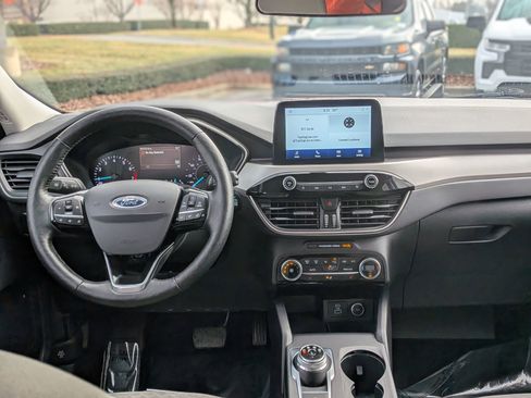 Used 2021 Ford Escape SE w/ Cold Weather Package image 18