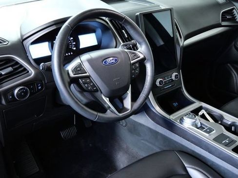 Certified 2024 Ford Edge SEL w/ Convenience Package AWD/4WD image 3