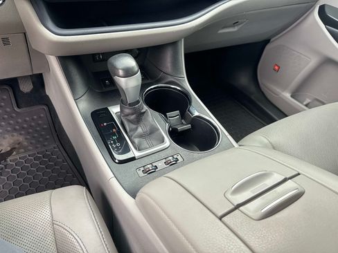Used 2015 Toyota Highlander Limited AWD/4WD image 27
