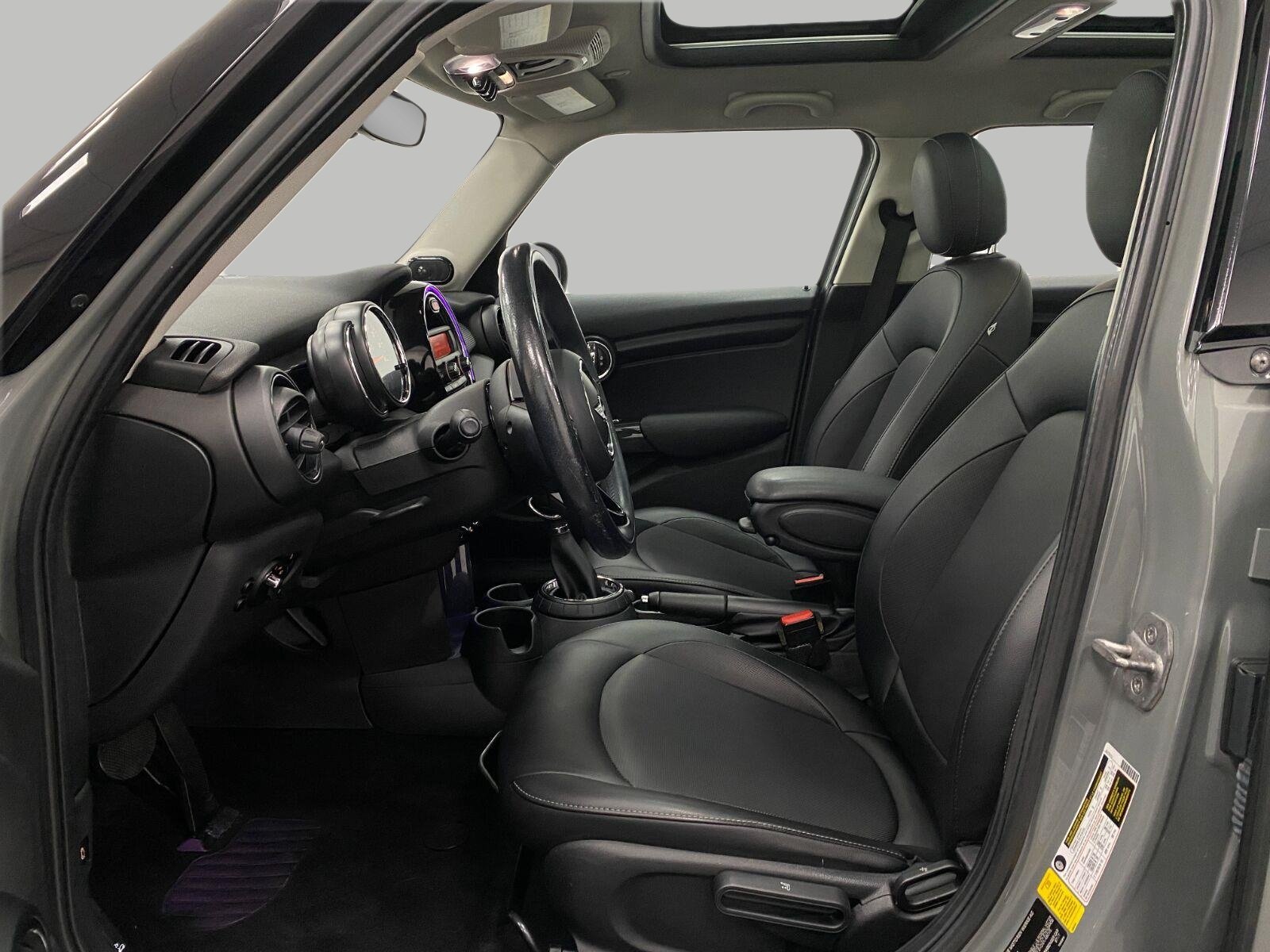 Used 2015 MINI Cooper 4-Door Hardtop FWD image 22
