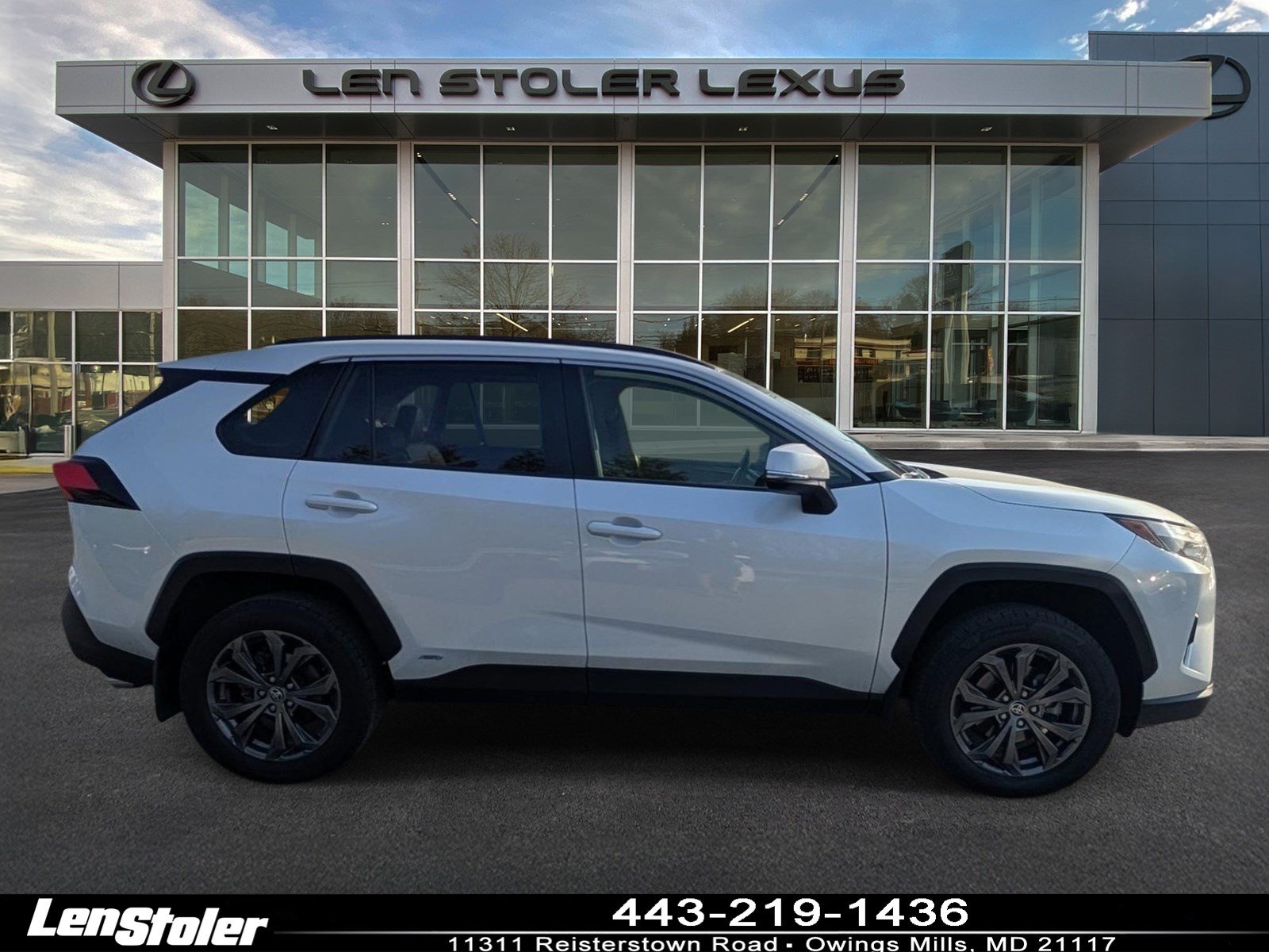 Used 2023 Toyota RAV4 XLE Premium AWD/4WD image 2