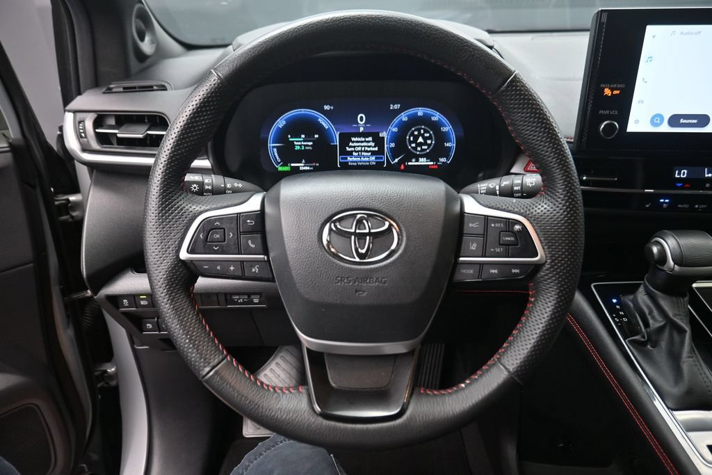Used 2025 Toyota Sienna XSE w/ XSE Premium Package AWD/4WD image 6