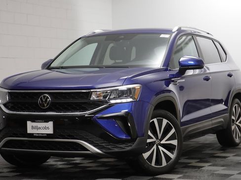 Used 2023 Volkswagen Taos SE image 1