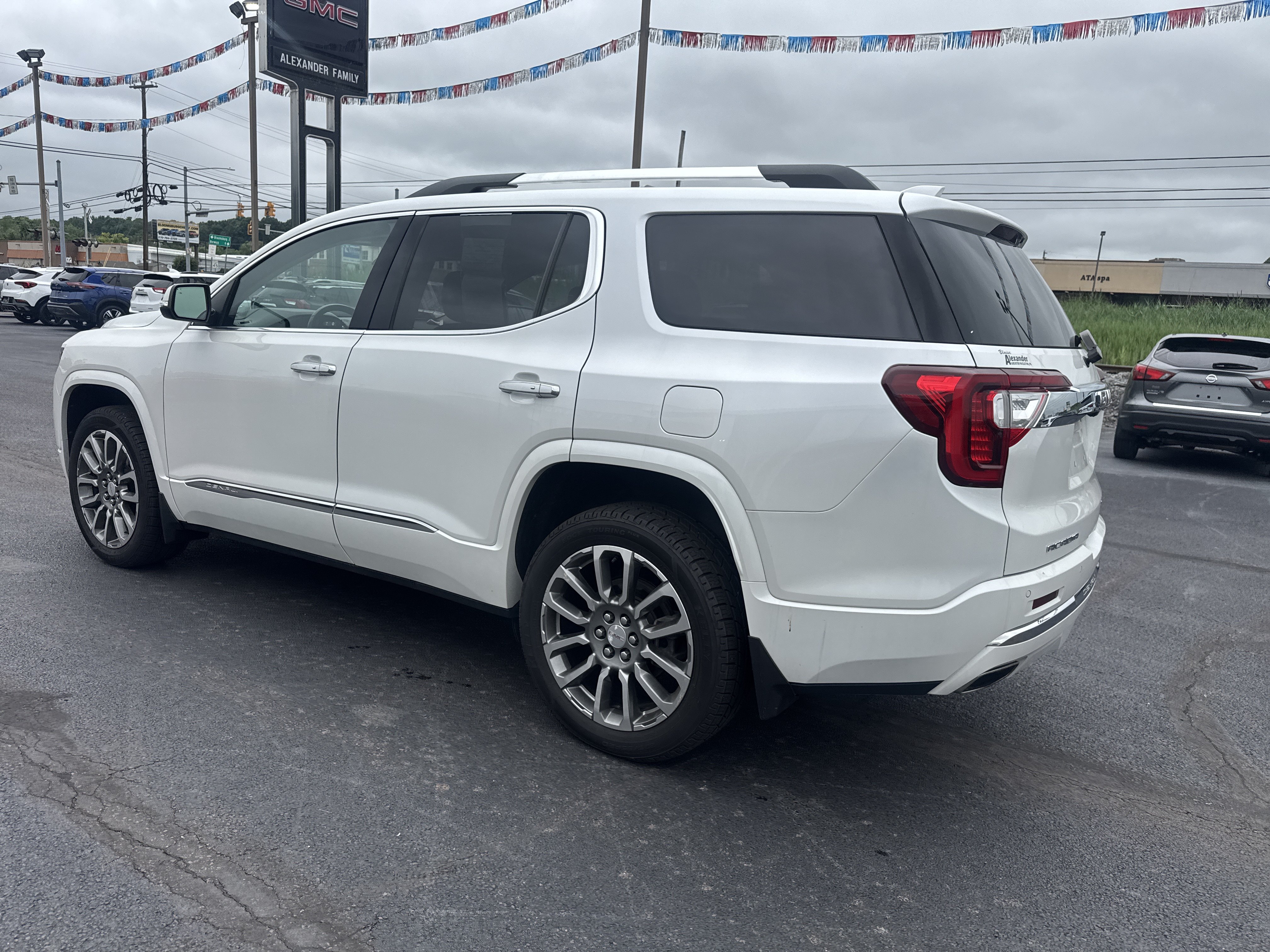 Used 2023 GMC Acadia Denali AWD/4WD image 6