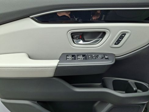 Certified 2023 Honda Pilot Touring image 11
