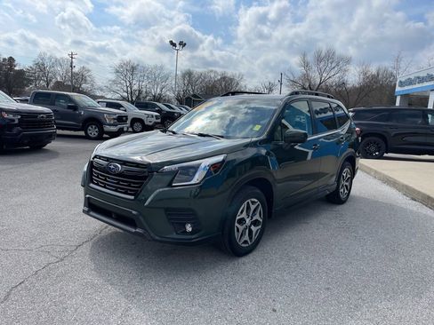 Used 2024 Subaru Forester Premium image 3