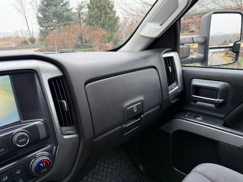 Used 2018 Chevrolet Silverado 2500 LT w/ LT Convenience Package image 17