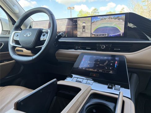 Used 2025 INFINITI QX80 Sensory AWD/4WD image 4
