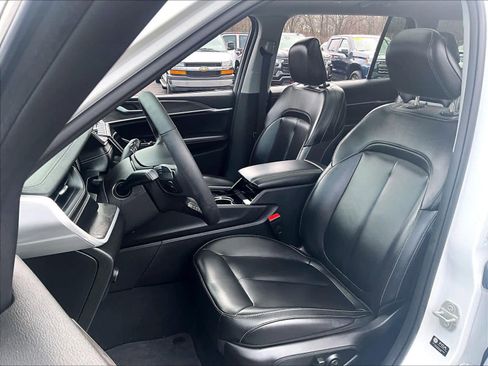 Used 2023 Jeep Grand Cherokee L Limited w/ Black Appearance Package image 10