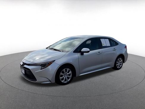 Used 2025 Toyota Corolla LE image 8