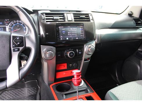 Used 2018 Toyota 4Runner SR5 AWD/4WD image 22