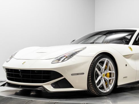 Used 2015 Ferrari F12 Berlinetta image 4