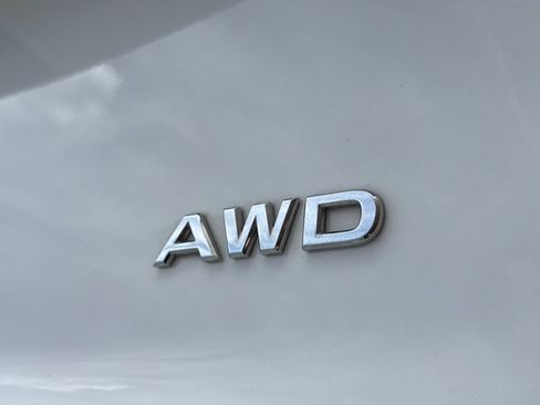 Used 2023 Nissan Rogue S AWD/4WD image 16