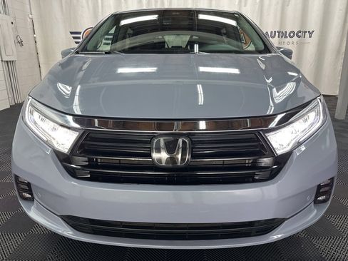Used 2024 Honda Odyssey Elite image 3