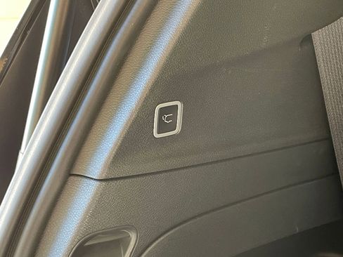 Used 2025 Chrysler Pacifica Select image 22