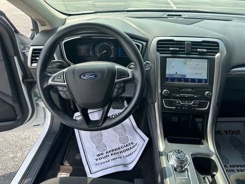 Used 2020 Ford Fusion SE FWD image 16