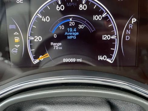 Used 2021 Jeep Grand Cherokee Limited image 19