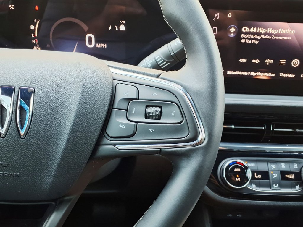 Used 2025 Buick Envista Sport Touring w/ Convenience I Package FWD image 18