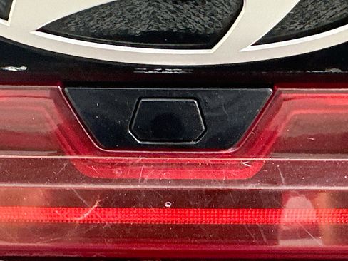 Used 2024 Hyundai Elantra Limited FWD image 30