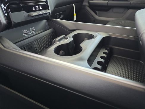 New 2026 RAM 1500 4x4 Crew Cab image 19