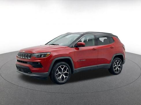 Used 2025 Jeep Compass Limited AWD/4WD image 3