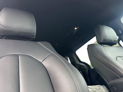 New 2026 Chrysler Pacifica Select image 15