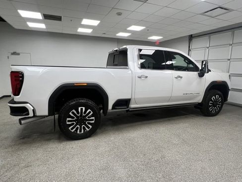 Used 2024 GMC Sierra 3500 Denali Ultimate image 12