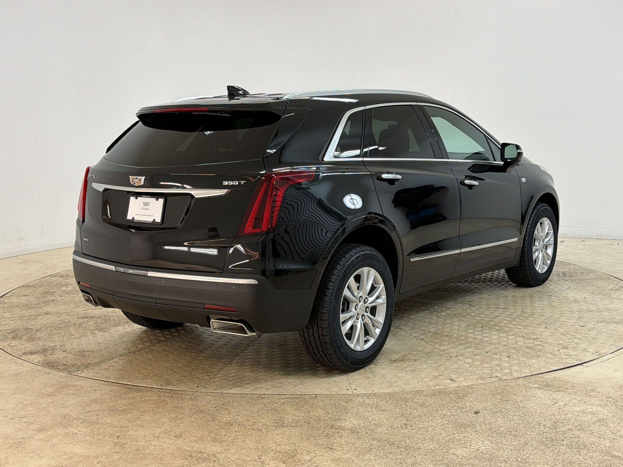 Certified 2023 Cadillac XT5 Luxury AWD/4WD image 9