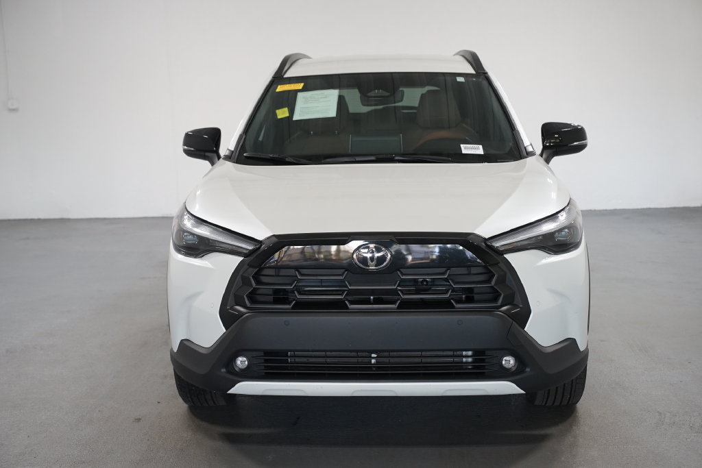 Used 2026 Toyota Corolla Cross XLE FWD image 2