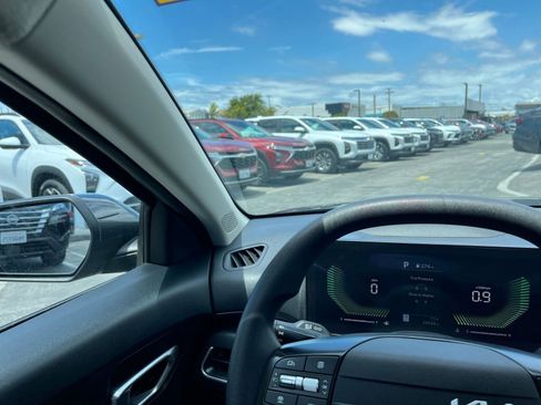 Used 2025 Kia K4 FWD image 35