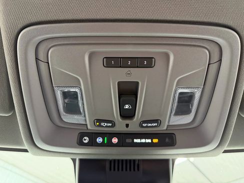 Used 2025 GMC Sierra 1500 SLT w/ SLT Premium Plus Package image 33