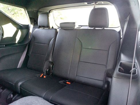 Used 2026 Chevrolet Traverse LT image 24