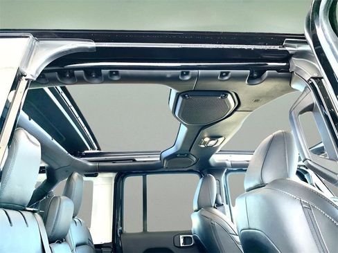 Used 2023 Jeep Wrangler Altitude image 41