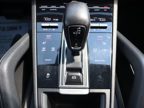 Used 2022 Porsche Cayenne AWD/4WD image 16