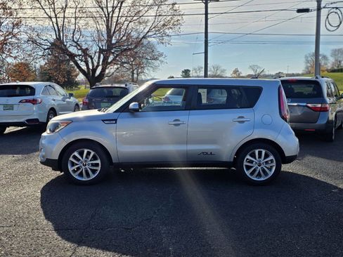 Used 2018 Kia Soul + image 4