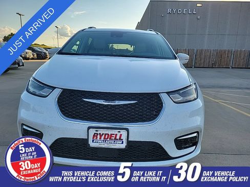 Used 2021 Chrysler Pacifica Touring-L w/ Premium & Safety Sphere Group AWD/4WD image 8