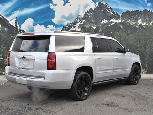 Used 2018 Chevrolet Suburban Premier image 3