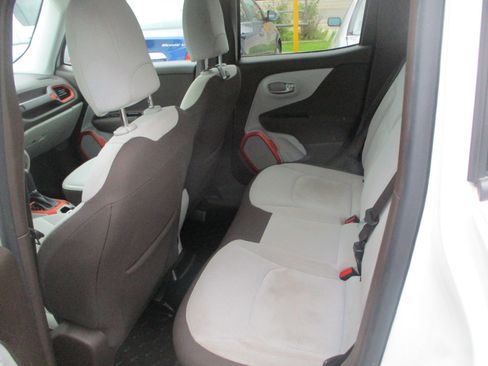 Used 2015 Jeep Renegade Latitude w/ Cold Weather Group II image 10