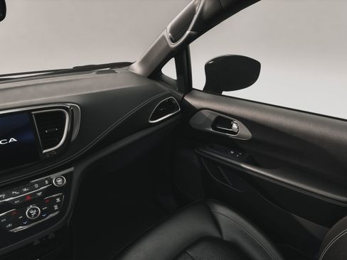New 2027 Chrysler Pacifica Select AWD/4WD image 7