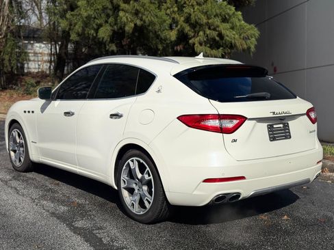 Used 2018 Maserati Levante GranLusso image 13