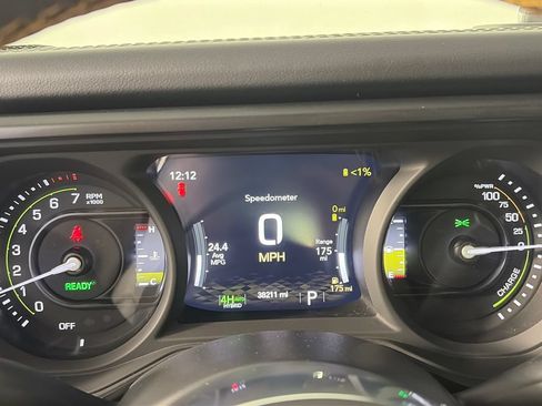 Used 2024 Jeep Wrangler Unlimited Sahara AWD/4WD image 15