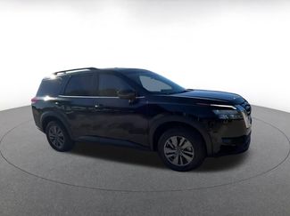 Used 2025 Nissan Pathfinder SV FWD video 2