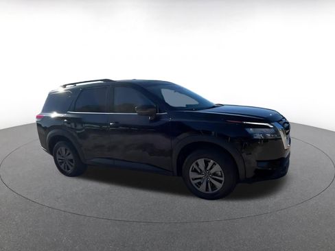 Used 2025 Nissan Pathfinder SV FWD image 2