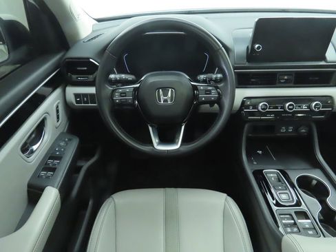 Used 2023 Honda Pilot Touring image 10