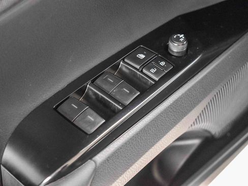 Used 2025 Toyota Camry Hybrid image 19